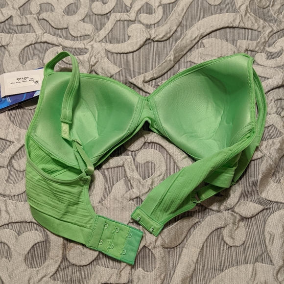 "Barely There" size small bra - Picture 7 of 8